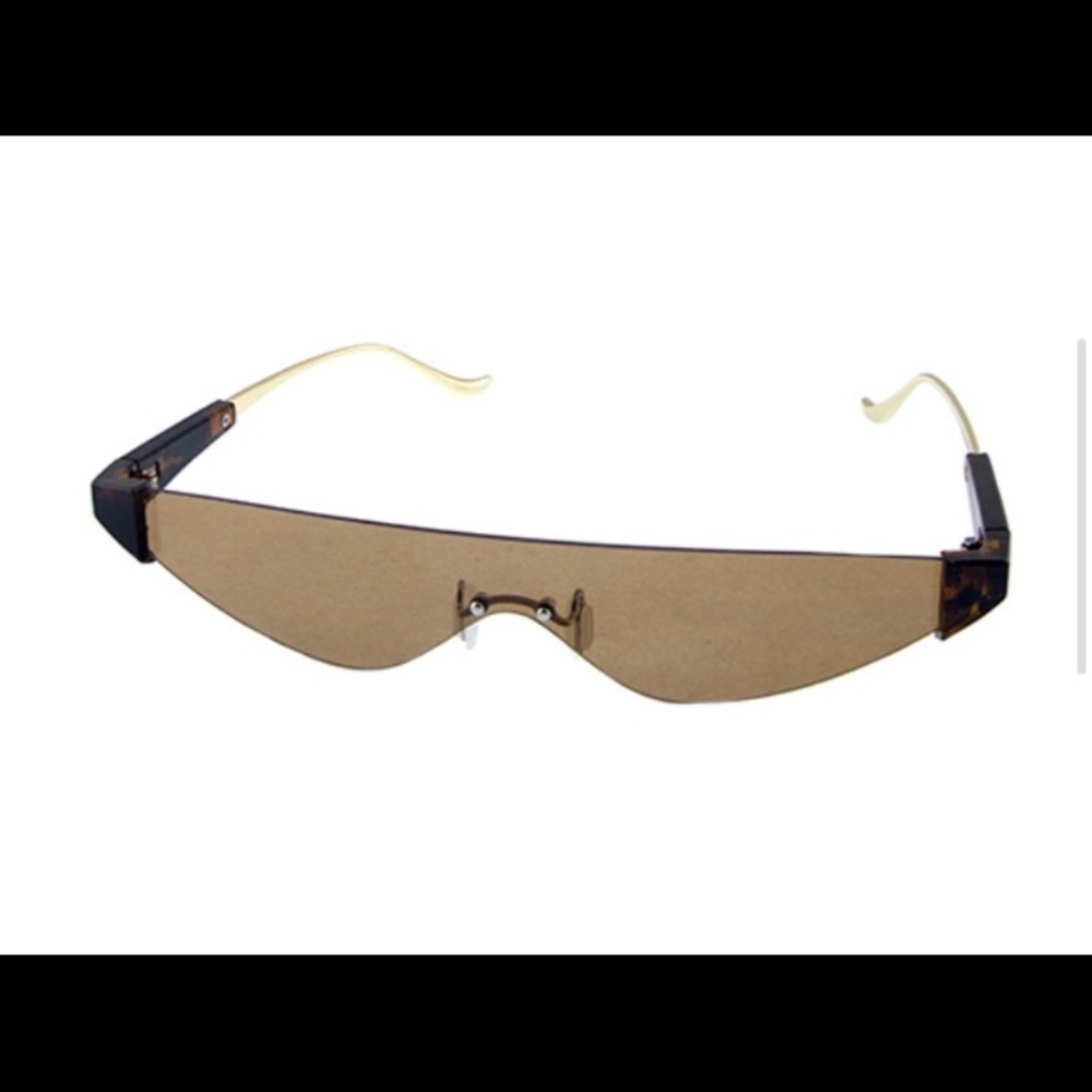 Centerstage Sunglasses in Brown BRAND NEW